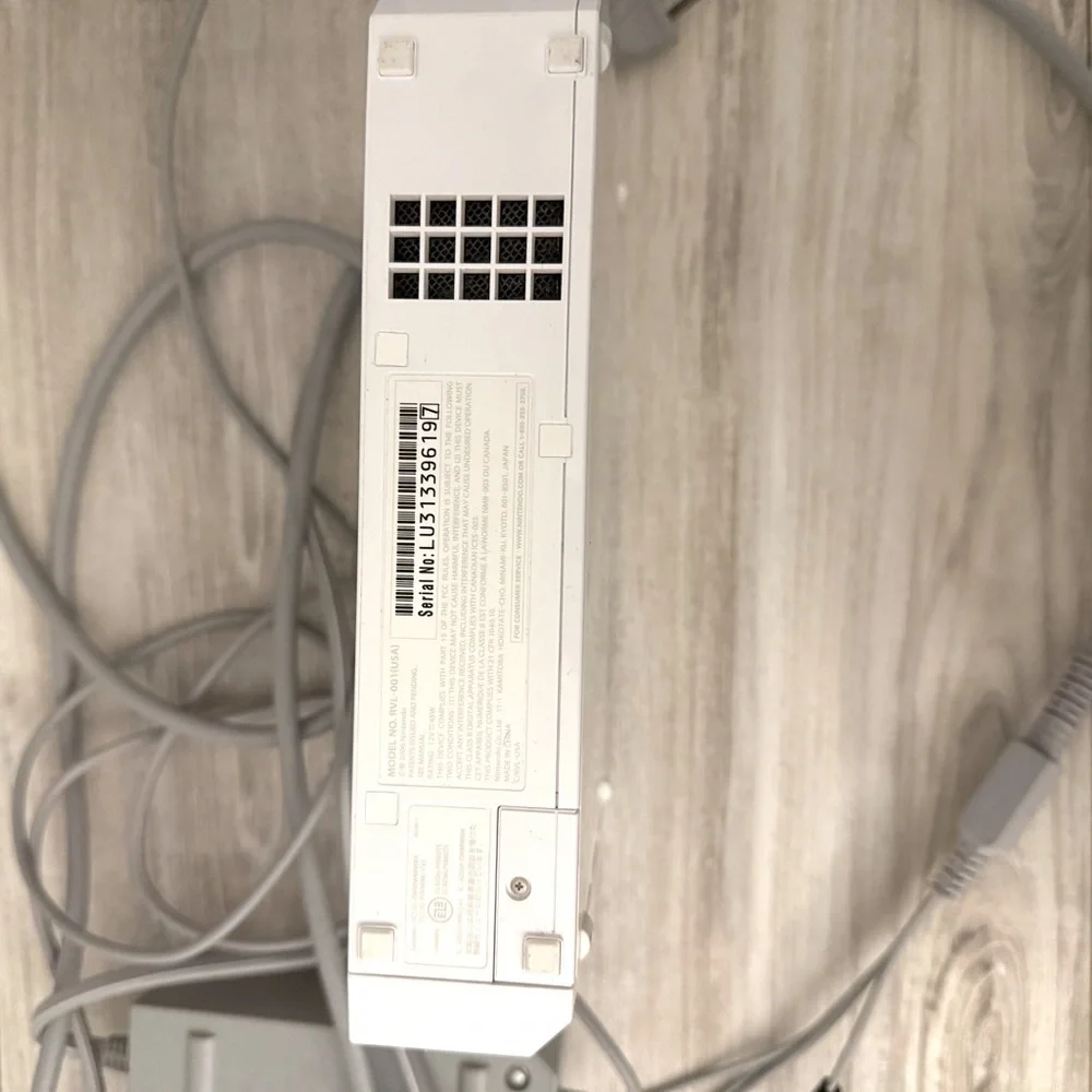 White 2006 Nintendo Wii Console Set - Picture 6 of 8